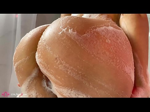 ❤️ Brunette شاور میں شدید orgasm کے لئے وائبریٹر کے ساتھ بلی میں مشت زنی کرتی ہے۔ فحش میں ur.ph-vassena.ru